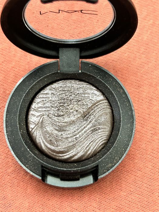 Тени для век от Mac