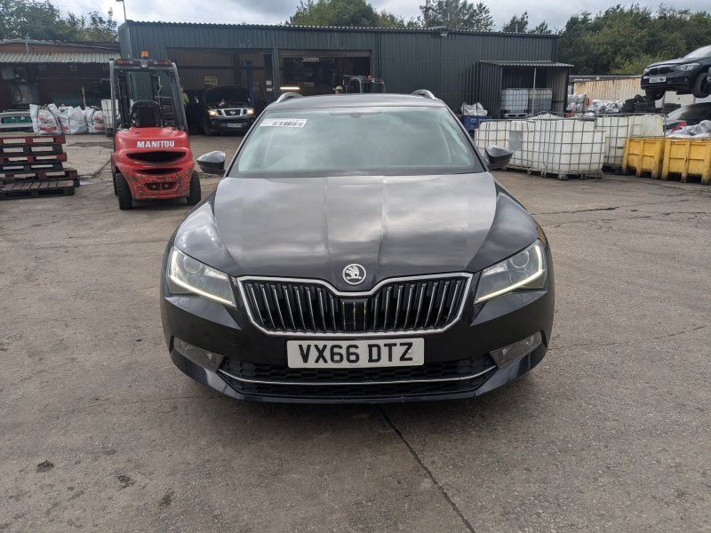 Dezmembrari / Dezmembrez Skoda Superb III Combi (3V5) 2.0 TDI DFCA cutie viteze manuala cod culoare LF9R