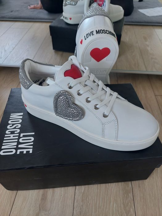 LOVE Moschino Оригинални бели кецове н.42