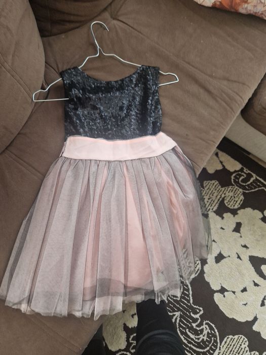 Еднакви рокли за момиче и майка ! Дамската рокля е размер s ,