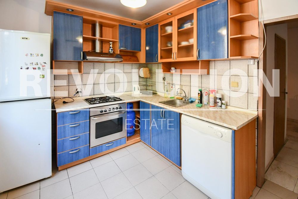 Дава се под наем Тристаен апартамент в София, Медицинска академия - 120 кв.м за 750 € - Снимка #1