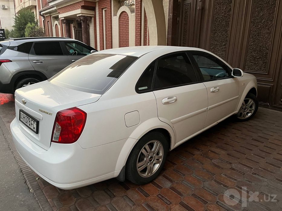 Машина Lacetti Chevrolet