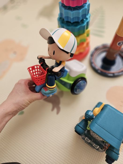 Игрушки развивающие и музыкальные