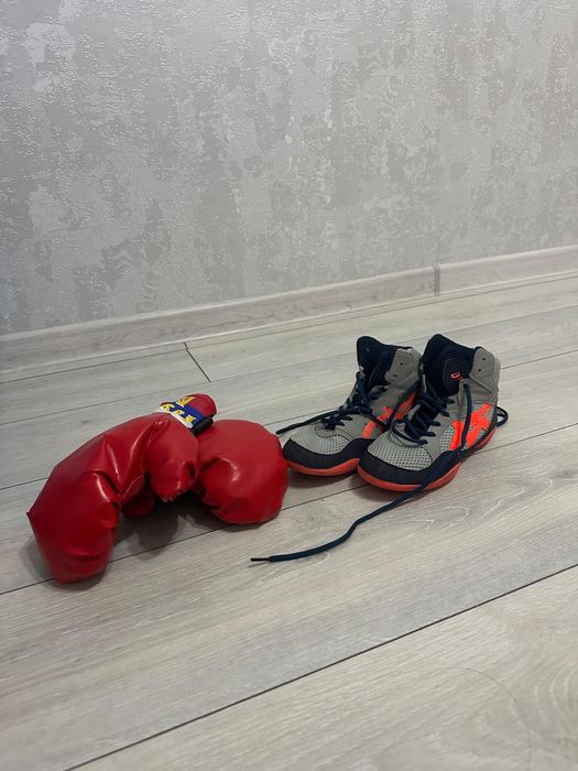 Ролики и перчатки