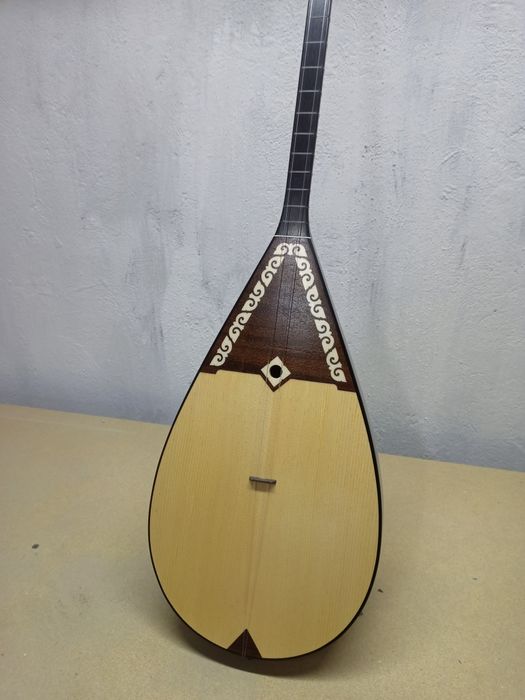 Шебердің қолынан шыққан кәсіби домбыра