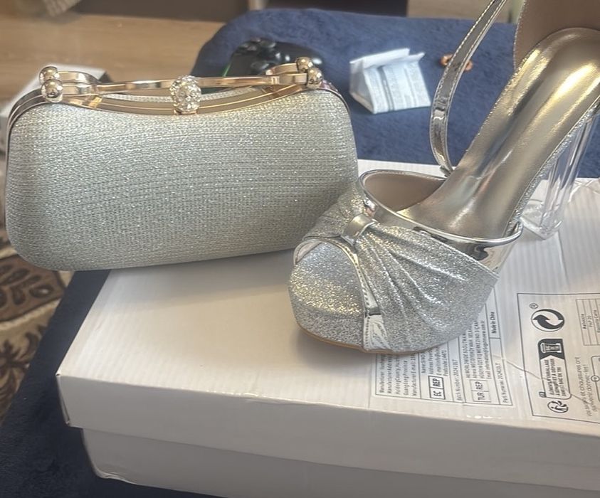 Чанта и сандали на ток