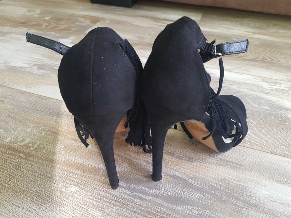 Дамски сандали с висок ток