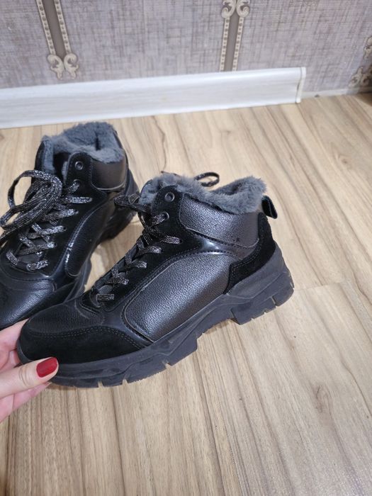 Зимние кроссовки 10000тг