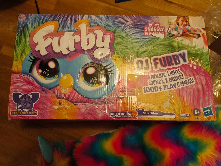 Jucarie interactiva Furby DJ Hasbro plus muzical