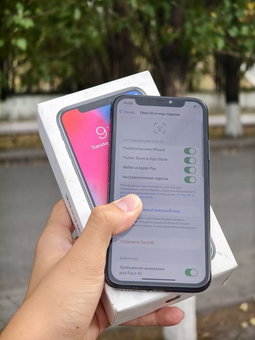iPhone X ; 64gb.