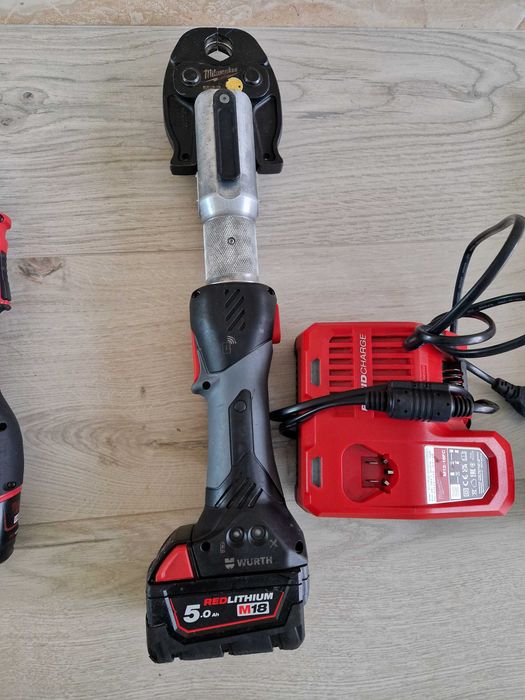 Presa de sertizat Milwaukee M12. wurth 18v