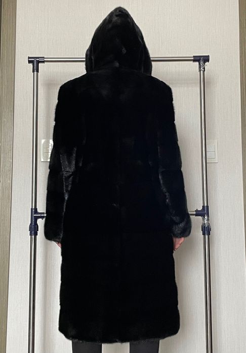 Продам норковую шубу