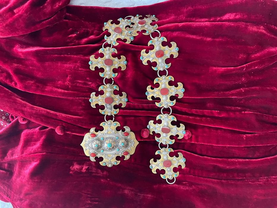 Күміс белдік сердолик тастарымен