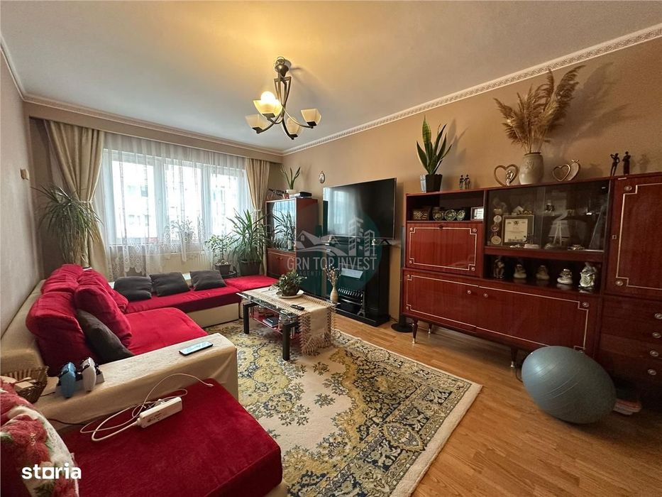 Apartament 3 camere decomandat zona Vasile Aaron — fotografia 1