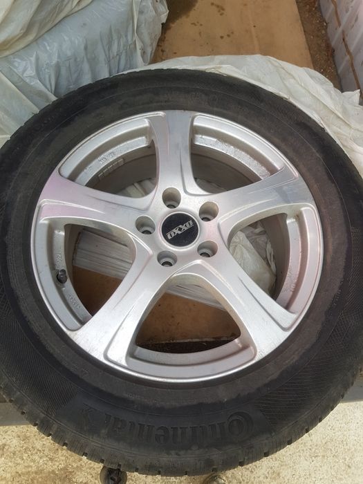 Продавам джанти със зимни гуми 225/65/17 Continental за Тойота Рав 4
