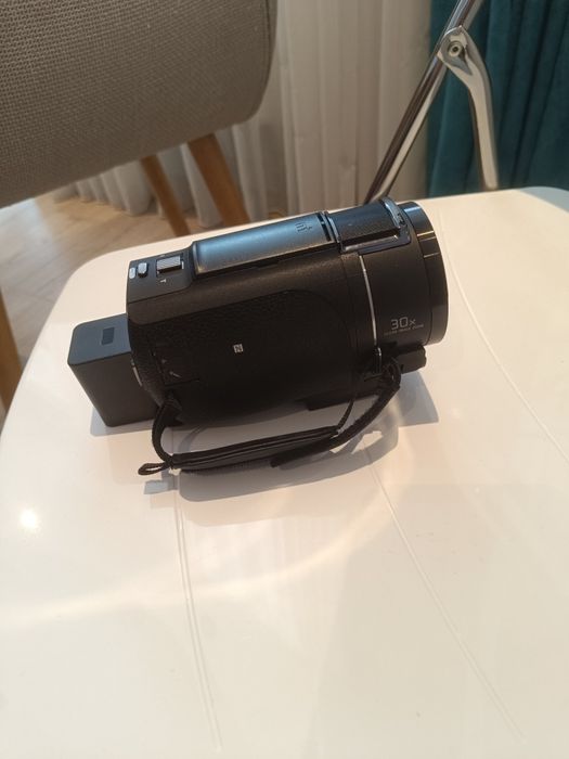 Продавам 4K видеокамера Sony FDR-AX43 – почти нова, пълен комплект