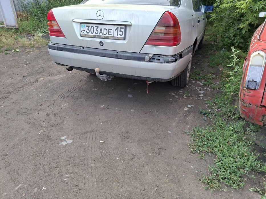 Продам бампера на мерс С180