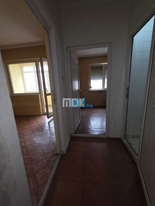 Голям 3-стаен среден етаж Въстанически