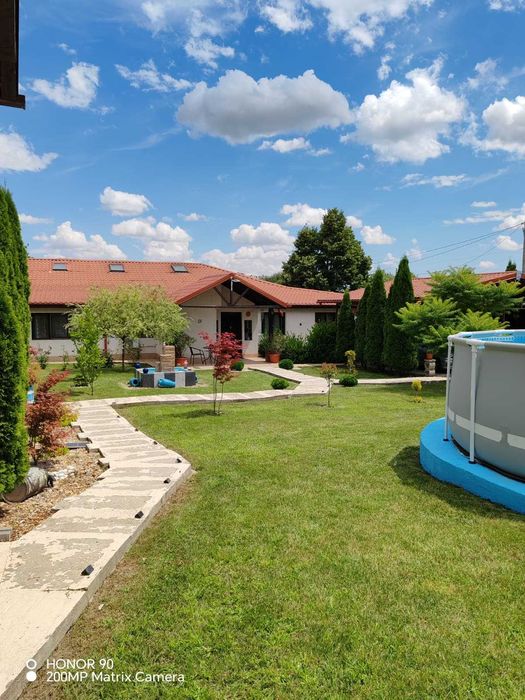 Proprietate unicat: Casă deosebita, teren generos, spatiu evenimente, foisor & livada de smochini !