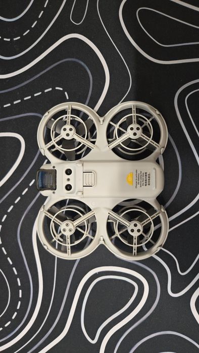 DJI Neo селфи дрон