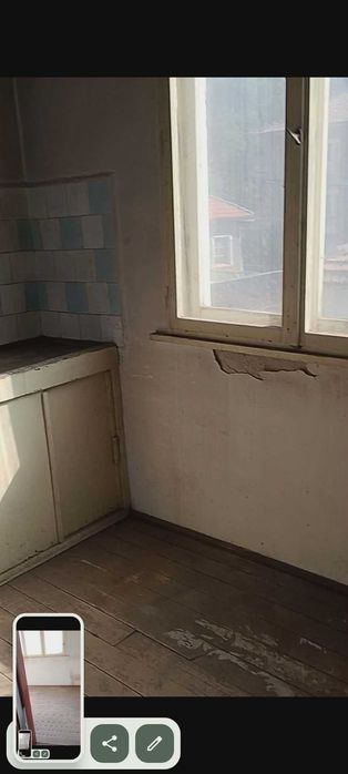 Продава етаж от къща