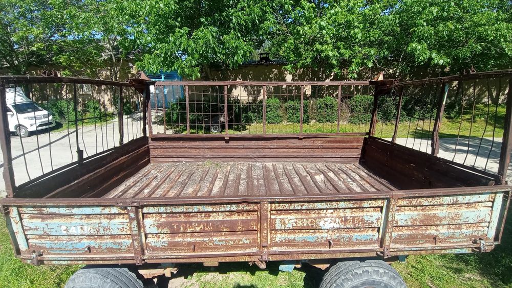 Прицеп (тиличка) сотилади.Traktor pretsip (tilichka).