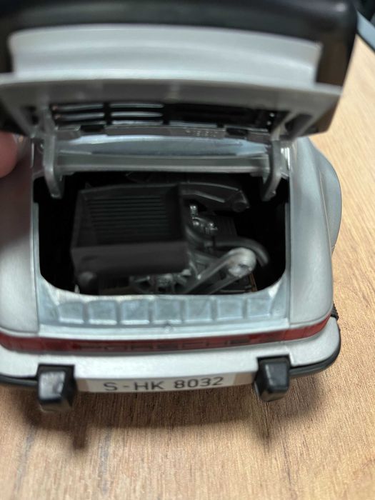 SUN STAR  колекционерски модел количка   PORSCHE 911 SC  1984г. 1:18