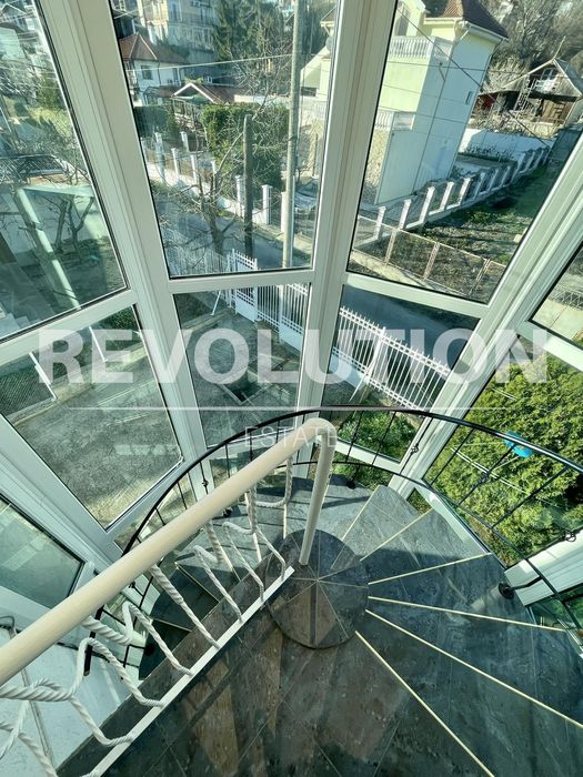 Дава се под наем Къща в к.к. Златни пясъци - 180 кв.м за 1018.98 € - Снимка #11