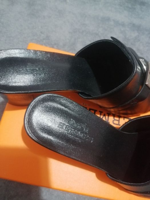 Sandale tip papuc piele 100% negre model deosebit noi mărime 38
