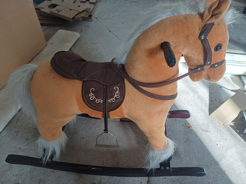 Продам лошадку качалку