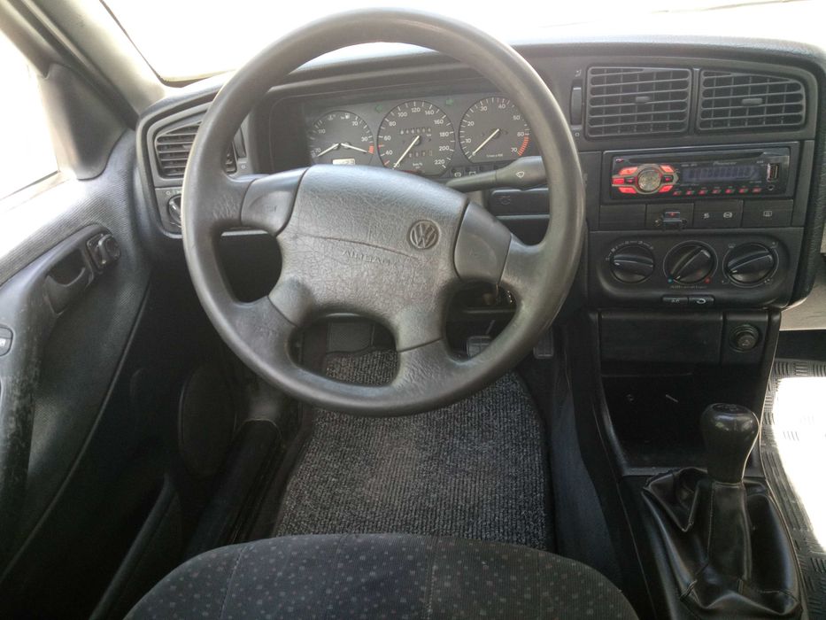 Фолксваген Пасат Б4 комби 1.8 90 к.с.