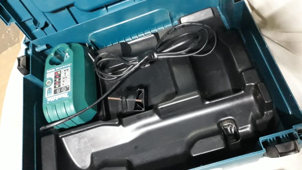 Makita  filetanta  ferastrau sabie 10,8 V