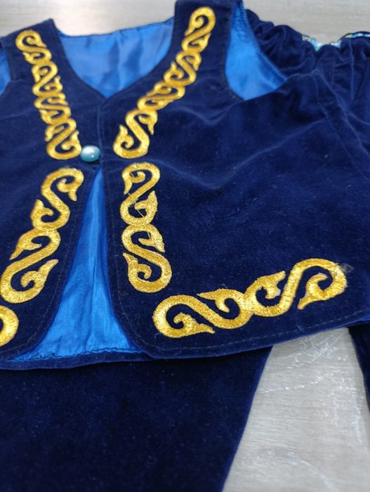 Продам костюм на годик