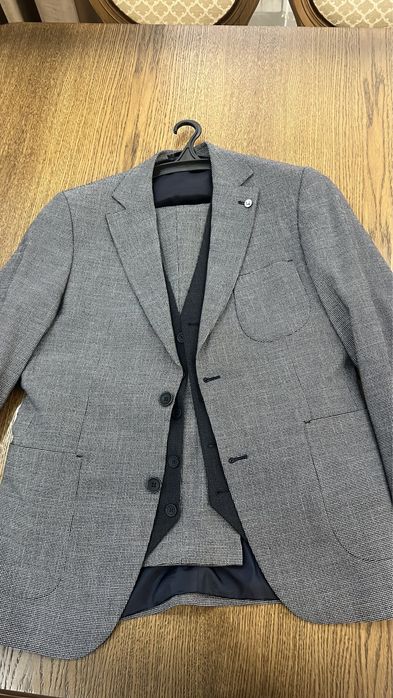 Костюм троика серый