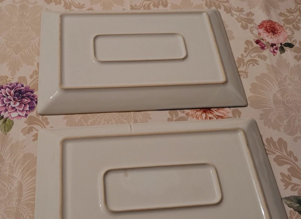 Set 2 tavite  platouri deosebite