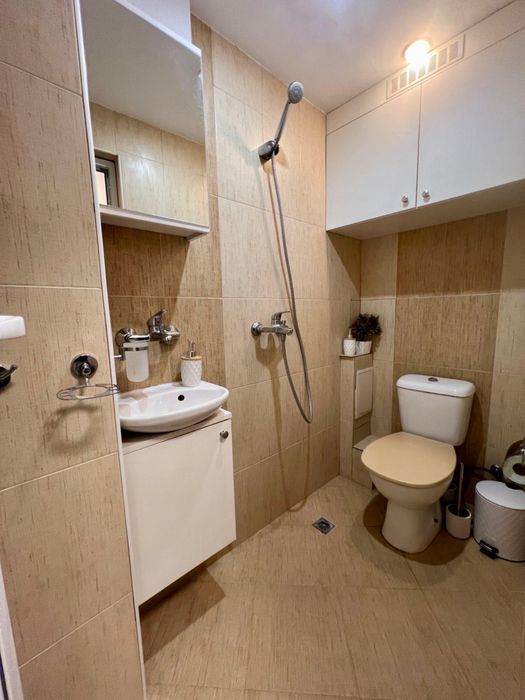 Дава се под наем Тристаен апартамент в Бургас, Лазур - 1111551 кв.м за 300 € - Снимка #1