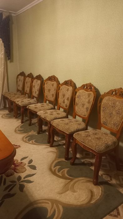 Продам гостини стол