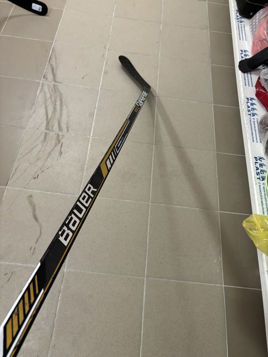 Продам клюшку в отличном состоянии