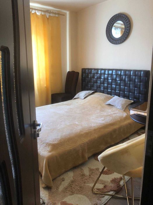 Vand apartament ultracentral, cu 4 camere si dependinte, in Găesti.