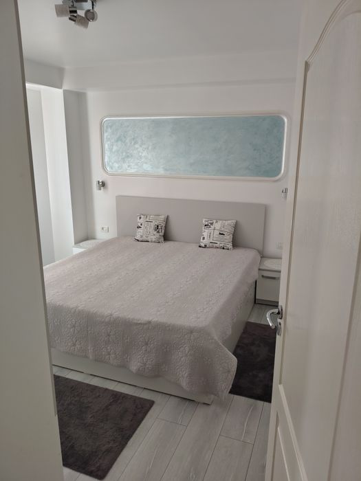 Închiriez apartament cu 2 camere