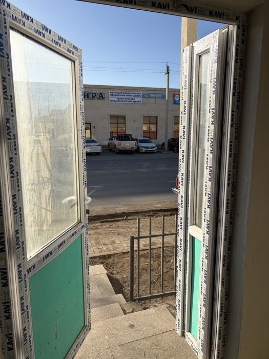 профильные окно и пластиковая дверь