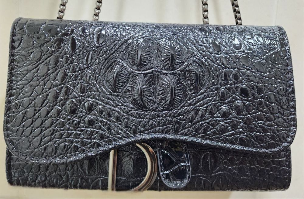 Сумка  женская на цепочке