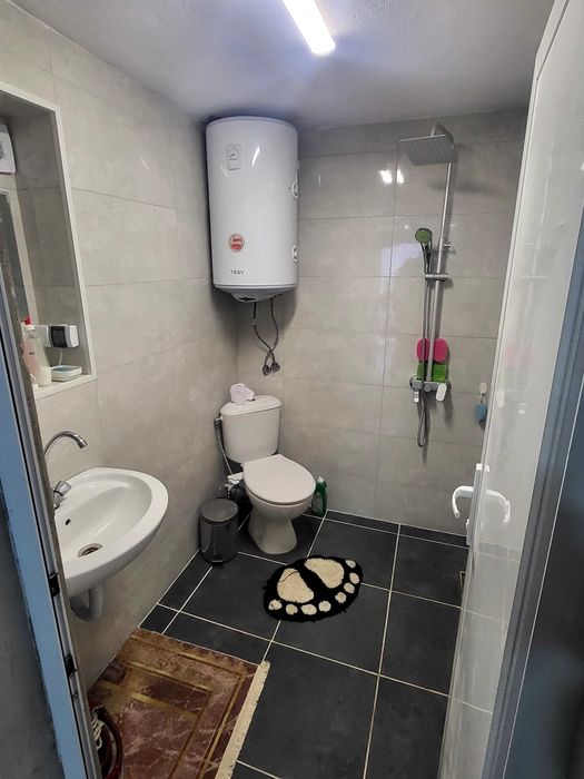 Продава се къща с двор – с. Славеево, обл. Добрич