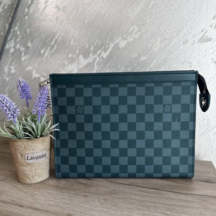 Louis Vuitton / Тип Клъч