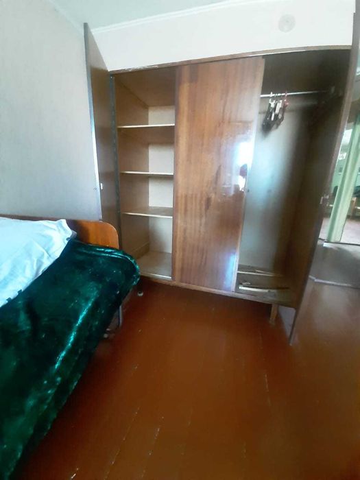 Продам шифоньер деревянный