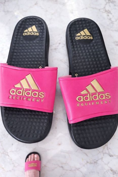 Papuci damă. Mărimi disponibile între 36-40. Transport doar prin curier 25lei oriunde in țară!!