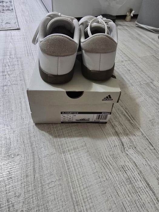 Adidasi Adidas