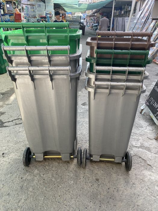 Musorniy baklar har xil turdagilar