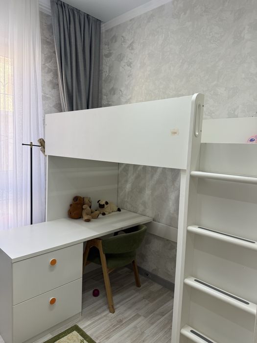 Продается детская кровать со шкафом и столом