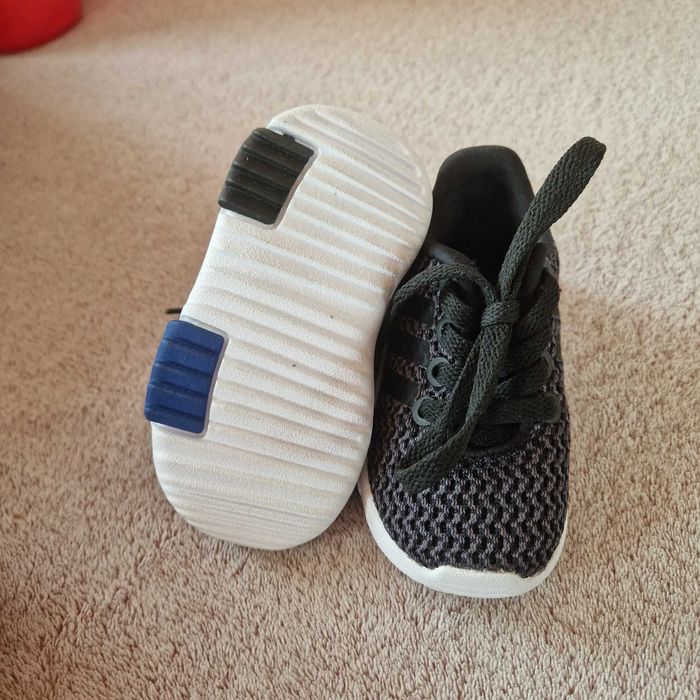 Маратонки р-р 18 Adidas